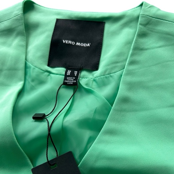 Vero Moda Cropped Vest In Jade Cream Neon Green Size 6 NWT - Picture 4 of 8